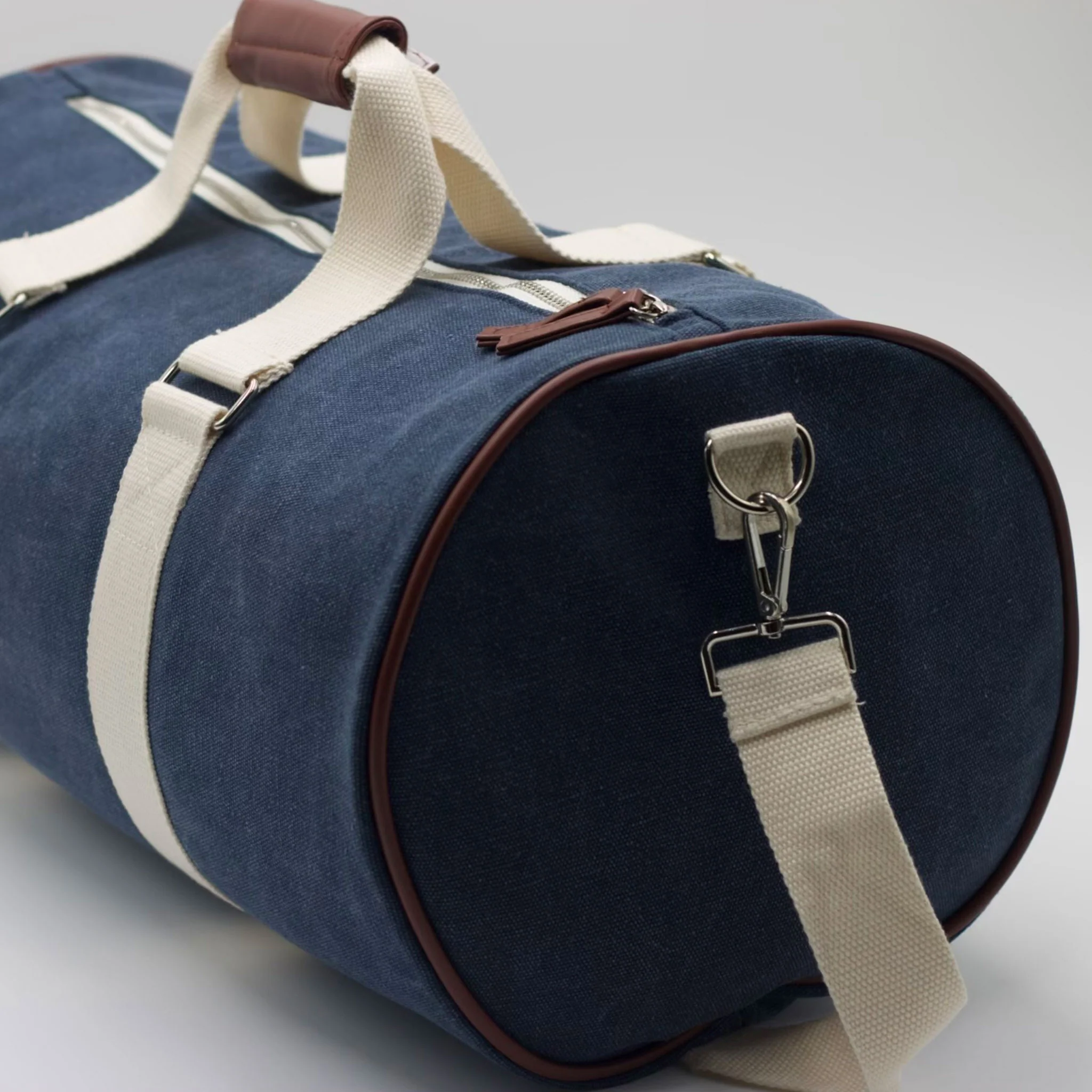 The Wayfarer Navy Canvas Gym Bag (19 x 10 x 10) - Image 3